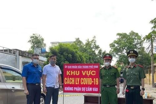 Đưa người 'thông chốt' kiểm soát dịch vào thành phố để lấy 30 nghìn tiền công
