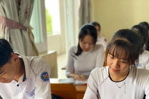 Giáo viên buộc dạy theo văn mẫu do cách ra đề của Bộ GD&ĐT?