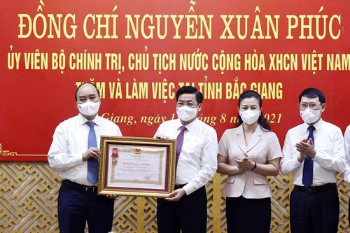 Bắc Giang được trao Huân chương Lao động vì thành tích chống dịch