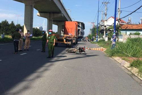 Xe container va chạm xe máy, một người tử vong