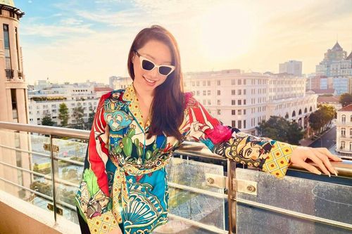 Vợ mới kém 16 tuổi của Chi Bảo lên đồ giấu bụng bầu 5 tháng siêu đỉnh