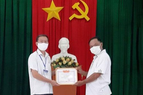 Bảo Lộc: Khen thưởng cá nhân có thành tích xuất sắc trong công tác phòng chống Covid-19