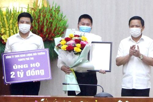 Tiếp nhận 2 tỉ đồng ủng hộ Quỹ phòng, chống dịch COVID-19