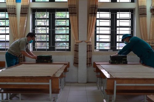 Cận cảnh các trường học được trưng dụng làm khu cách ly tại Hà Nội