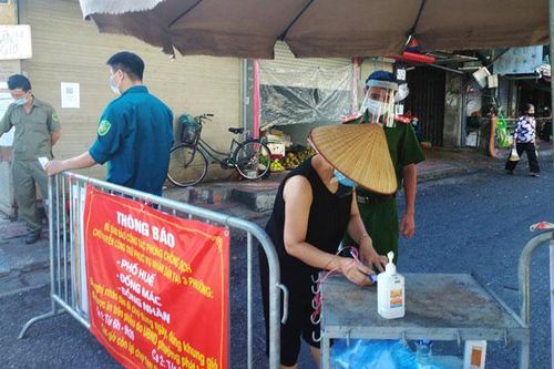 Chợ Nguyễn Công Trứ hoạt động trở lại sau thời gian bị phong tỏa