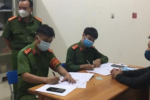 Bắt kẻ 'thông chốt' đưa người vào vùng dịch với giá 30 - 50.000 đồng