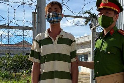 Nam thanh niên 28 tuổi ép người phụ nữ 7X cởi quần áo, cướp 50.000 đồng