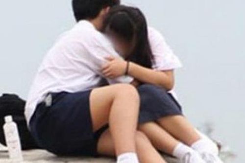 Từ vụ clip sex của bé gái 12 tuổi với bé trai 9 tuổi, vì đâu ngày càng nhiều trẻ học cách 'làm chuyện người lớn'