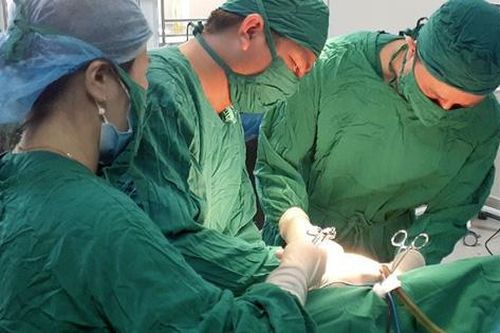 Cứu sống bé 6 tuần tuổi bị xuất huyết não nặng