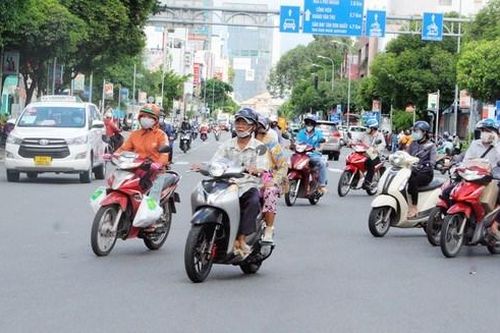 Lãnh đạo TP HCM lý giải tại sao đường phố đông người