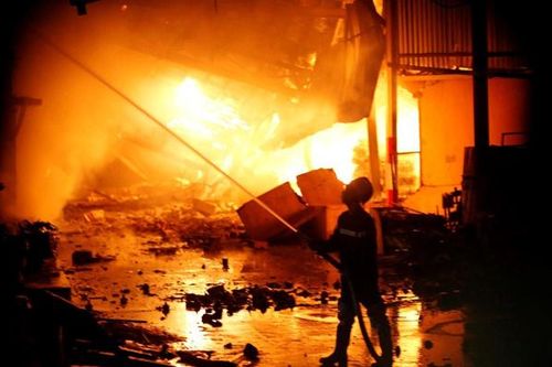 Cháy cửa hàng tạp hóa, 5 người tử vong ở Bình Dương