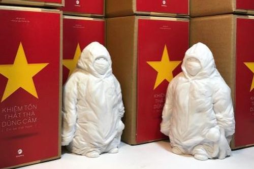 Những 'em bé Điện Biên' kiên cường mùa dịch