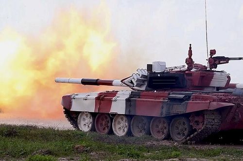 Đội tuyển Xe tăng bắn đạn thật hiệu chỉnh vũ khí