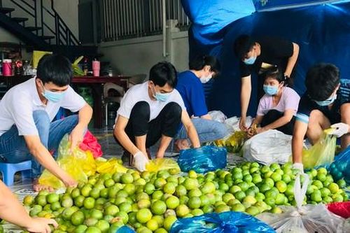 Đồng tay thì vỗ nên kêu…