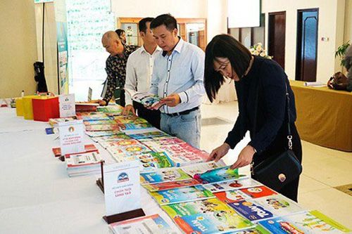 Giá sách giáo khoa tăng phi mã, Bộ Giáo dục & Đào tạo giải thích thế nào?