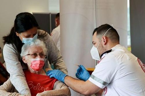 Israel: Liều ba của vắc-xin Pfizer hiệu quả 86% ở nhóm trên 60 tuổi