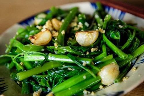 Nếu biết rau muống ở đây đại gia mới dám mua, ăn phải dè sẻn thì bạn mới thấy quý đĩa rau muống ở nhà
