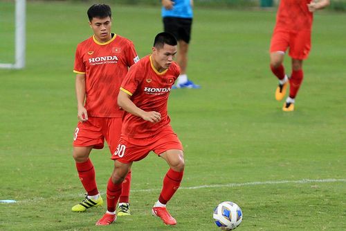 Tân binh lập công, tuyển Việt Nam thắng dễ U22 Việt Nam