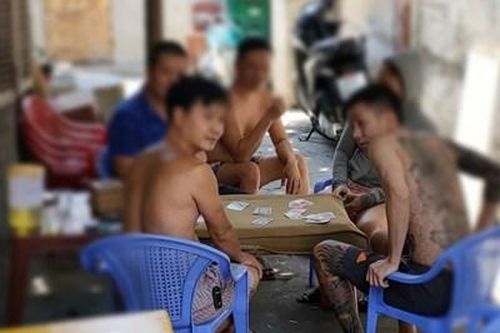 7 người tụ tập đánh bạc mùa dịch bị phạt 84 triệu đồng