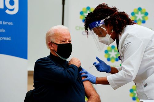 Tổng thống Mỹ và Đệ nhất phu nhân sẽ tiêm vaccine COVID-19 mũi 3