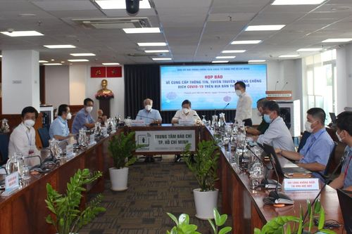 Vì sao người dân TP Hồ Chí Minh ra đường đông trong thời gian giãn cách xã hội?
