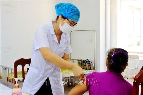 Kiểm tra công tác tiêm thử nghiệm lâm sàng giai đoạn 2 vaccine COVIVAC tại Thái Bình