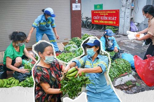 Sạp rau quả miễn phí ấm tình người của hai chị lao công giữa mùa dịch ở Hà Nội