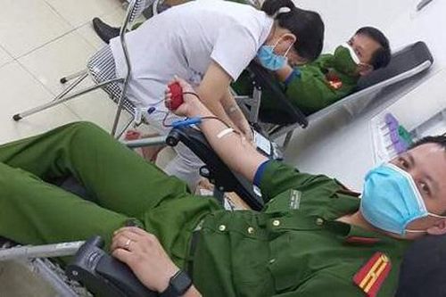 Kịp thời hiến máu cứu sống một cháu bé 6 tuổi do bị ong đốt