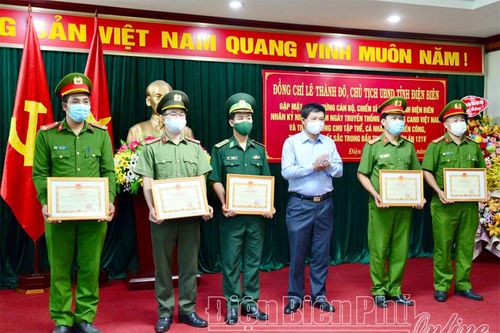 Khen thưởng tập thể, cá nhân phá thành công Chuyên án 121V