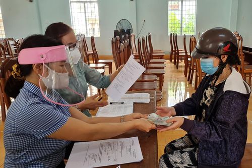Pleiku chi trả hỗ trợ cho 1.038 đối tượng gặp khó khăn do dịch Covid-19