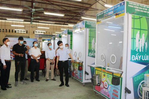Trường Cao đẳng Lào Cai bàn giao 13 buồng lấy mẫu xét nghiệm Covid-19 cho các đơn vị phòng, chống dịch