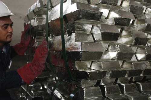 Giá kim loại thiếc chạm mức cao nhất mọi thời đại, tăng 68% từ đầu năm đến nay