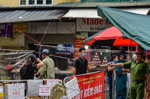 Hà Nội: Tạm dừng kinh doanh trên một số ngõ, phố quanh chợ Hàng Bè