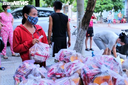 Xuyên ngày đêm chuyển nhu yếu phẩm hỗ trợ người dân Đà Nẵng