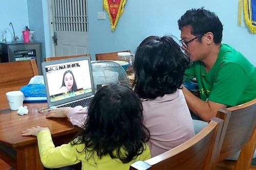 Tôi muốn 'phát điên' khi có 2 con nhỏ học online trong mùa dịch