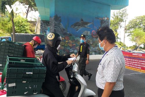 TP Nha Trang cho cư dân 'vùng xanh' được tập thể dục ngoài trời
