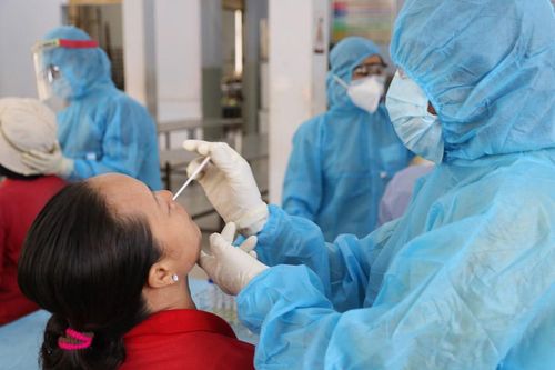 Thành phố Hồ Chí Minh tập trung xét nghiệm trọng điểm và chăm lo đời sống người dân