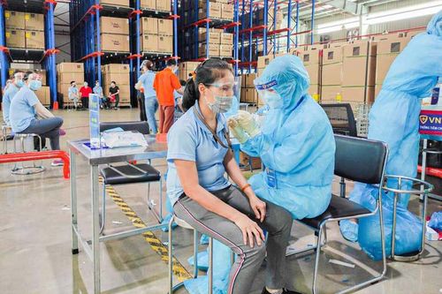 Thêm hơn 1,2 triệu liều vắc xin AstraZeneca đã về tới Việt Nam
