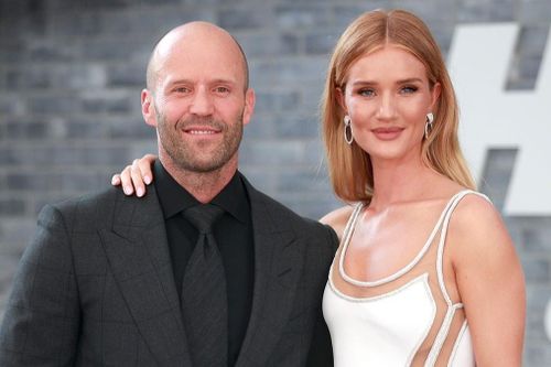 Rosie Huntington-Whiteley mang thai