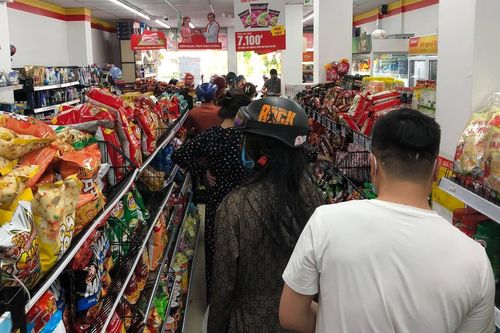 Triệu tập 8 người đăng tin TP Vinh áp dung Chỉ thị 16 +
