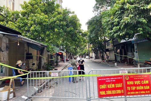 5 ca Covid-19 trong cùng gia đình ở Hà Đông: Phong tỏa chợ Vồ, nhiều shipper là F1