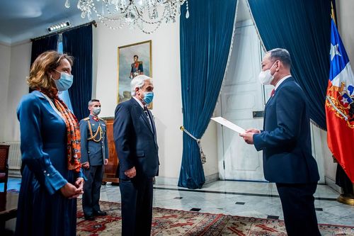 Đại sứ Phạm Trường Giang trình Thư ủy nhiệm lên Tổng thống Chile Sebastian Pinẽra Echenique