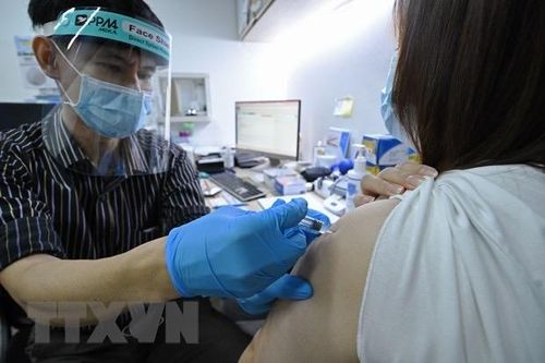 Singapore nới lỏng hạn chế, tiếp tục duy trì quy định đeo khẩu trang