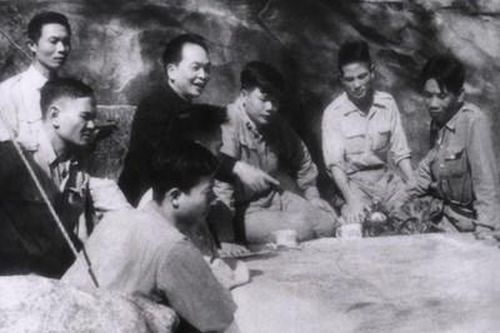 Từ đỉnh xuống đáy