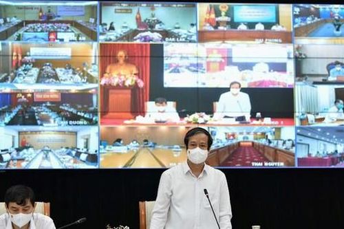 Tăng cường thu hút các nhà giáo, chuyên gia biên soạn sách giáo khoa