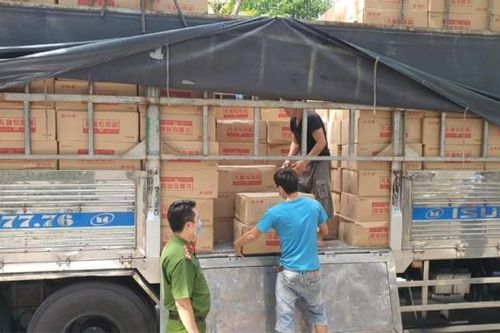 Hà Nội: Liên tiếp phát hiện phương tiện vận tải 'luồng xanh' vi phạm quy định phòng dịch