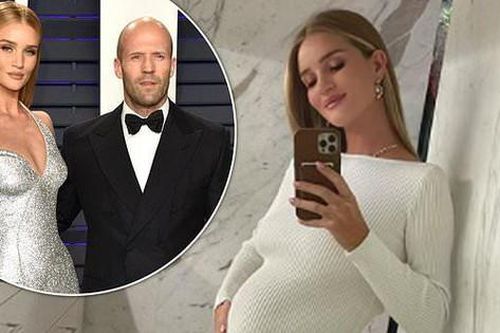 Bạn gái 'Người vận chuyển' Jason Statham mang bầu