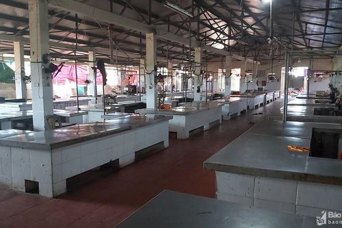 Người dân ở nhà phòng dịch, chợ ở huyện Nghệ An vắng chưa từng có