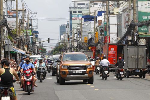 Đường phố TP.HCM trước thông tin siết chặt 'ai ở đâu ở yên đó'