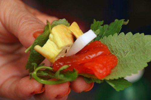Sứa đỏ, món ăn kỳ lạ đất Hà Thành: Ai cũng mê mẩn